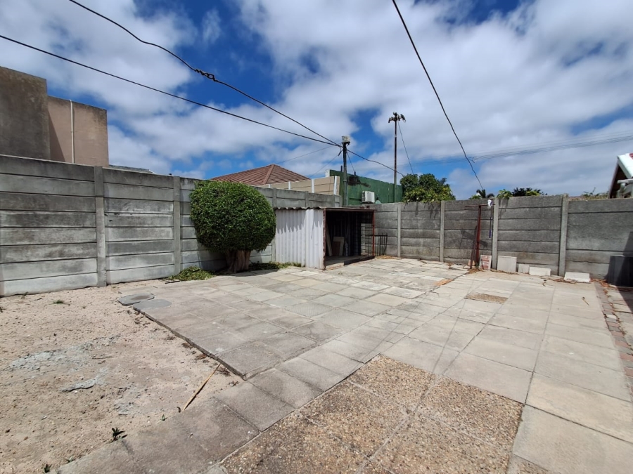 To Let 3 Bedroom Property for Rent in Churchill Estate Western Cape